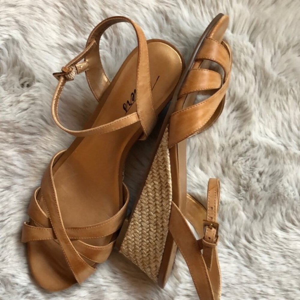 Trotters Mickey Low Wedge Tan Leather Ankle Strap Sandal Women's Size 9.5N